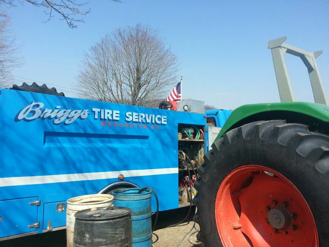 Mobile farm tire service truck